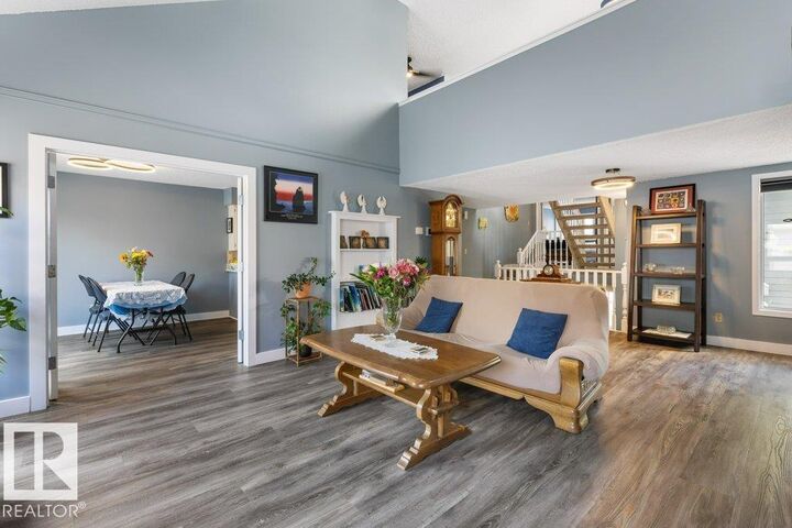 Property Photo:  7 Whiteoaks Estates  AB T8N 3M2 