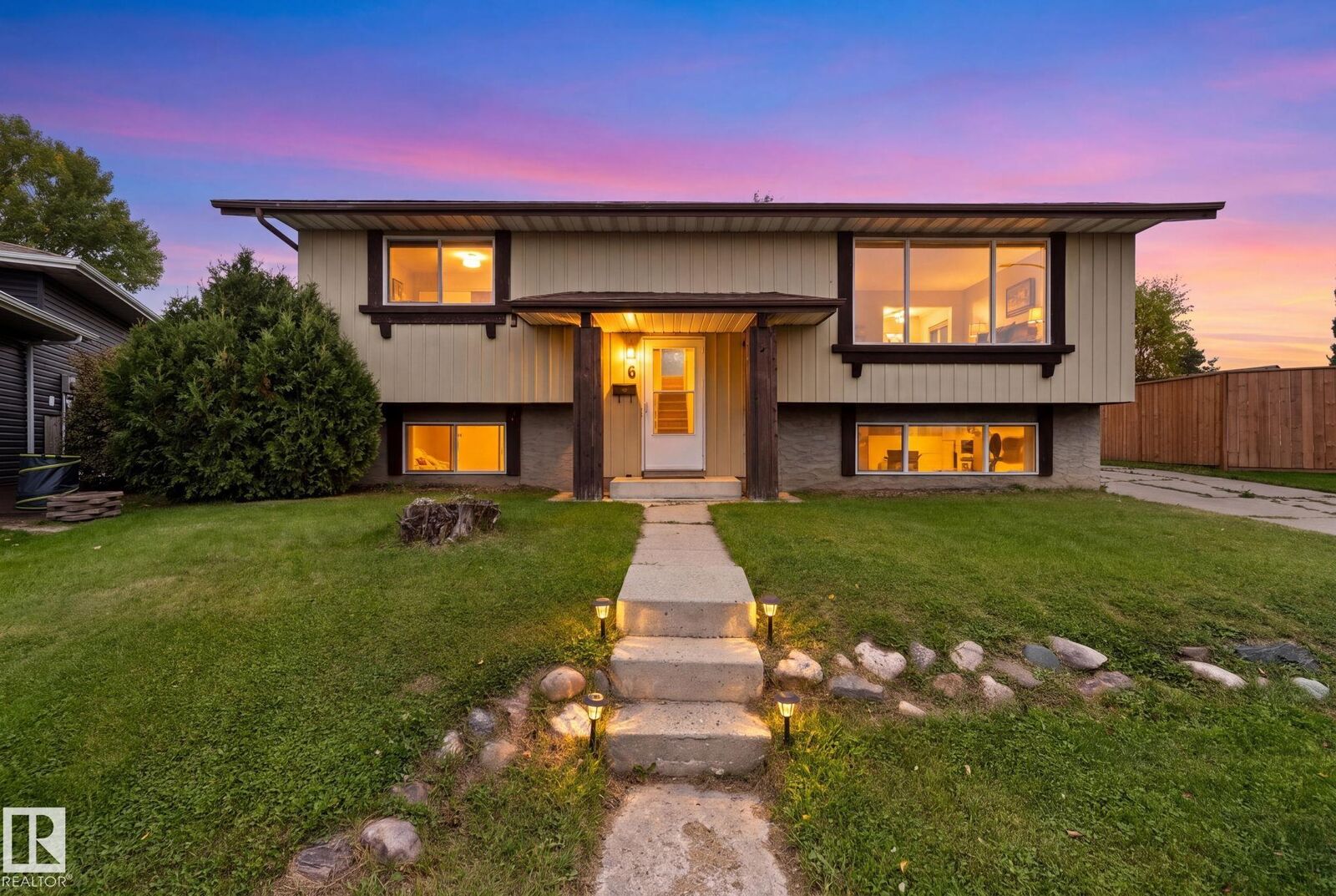 Property Photo:  6 Campbell Cres  AB T7Z 1H8 