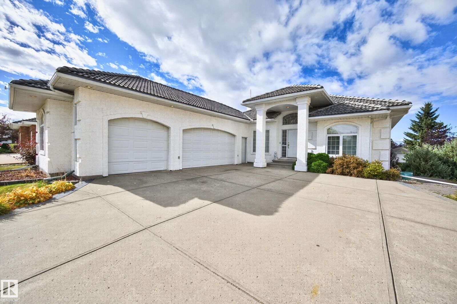 Property Photo: 52304 Rge Road 233 135 AB T8B 1C9