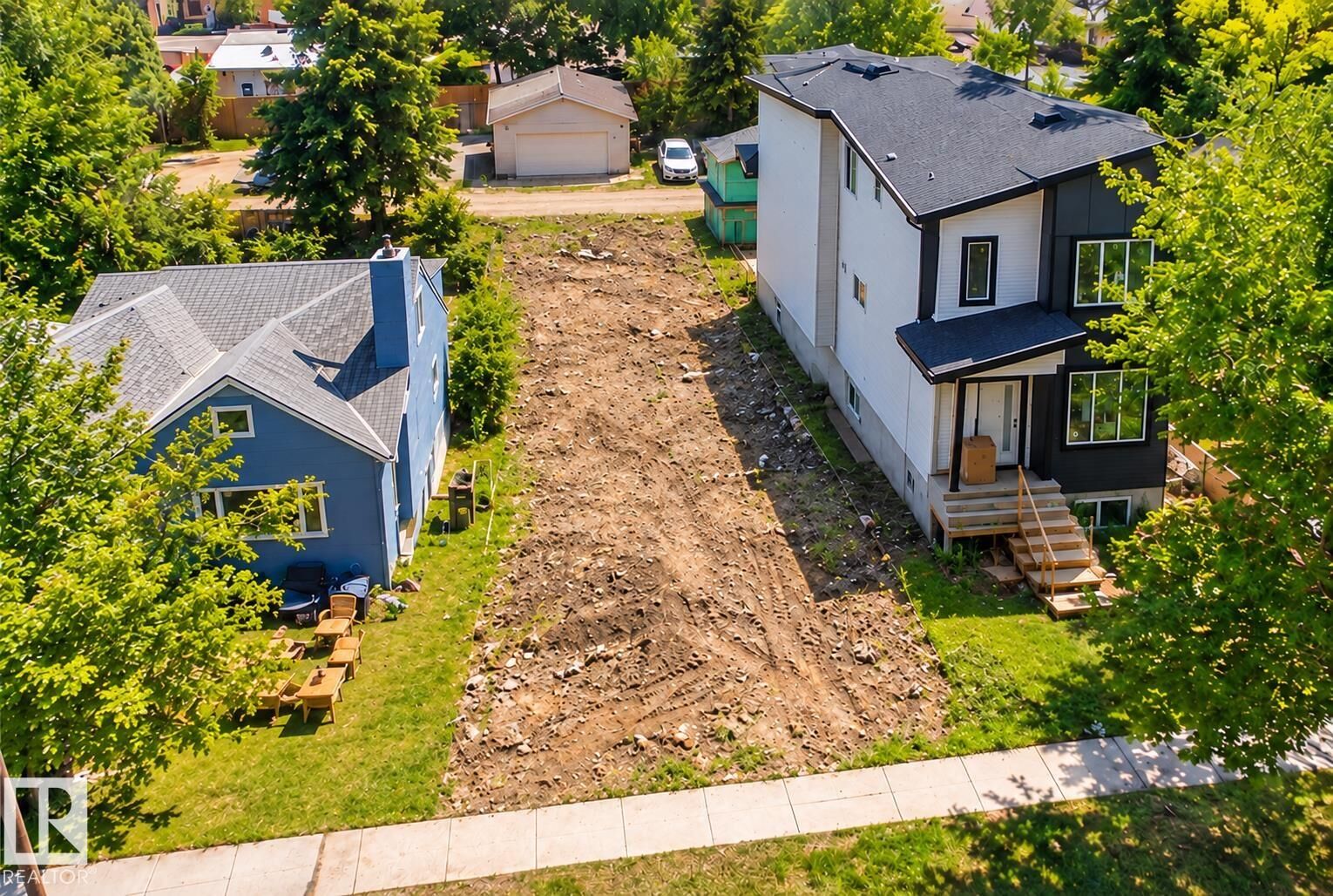 Property Photo:  11929 90 Street NW  AB T5B 3Y8 