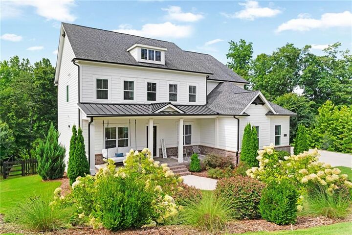 Property Photo: 16270 Grand Litchfield Drive GA 30075
