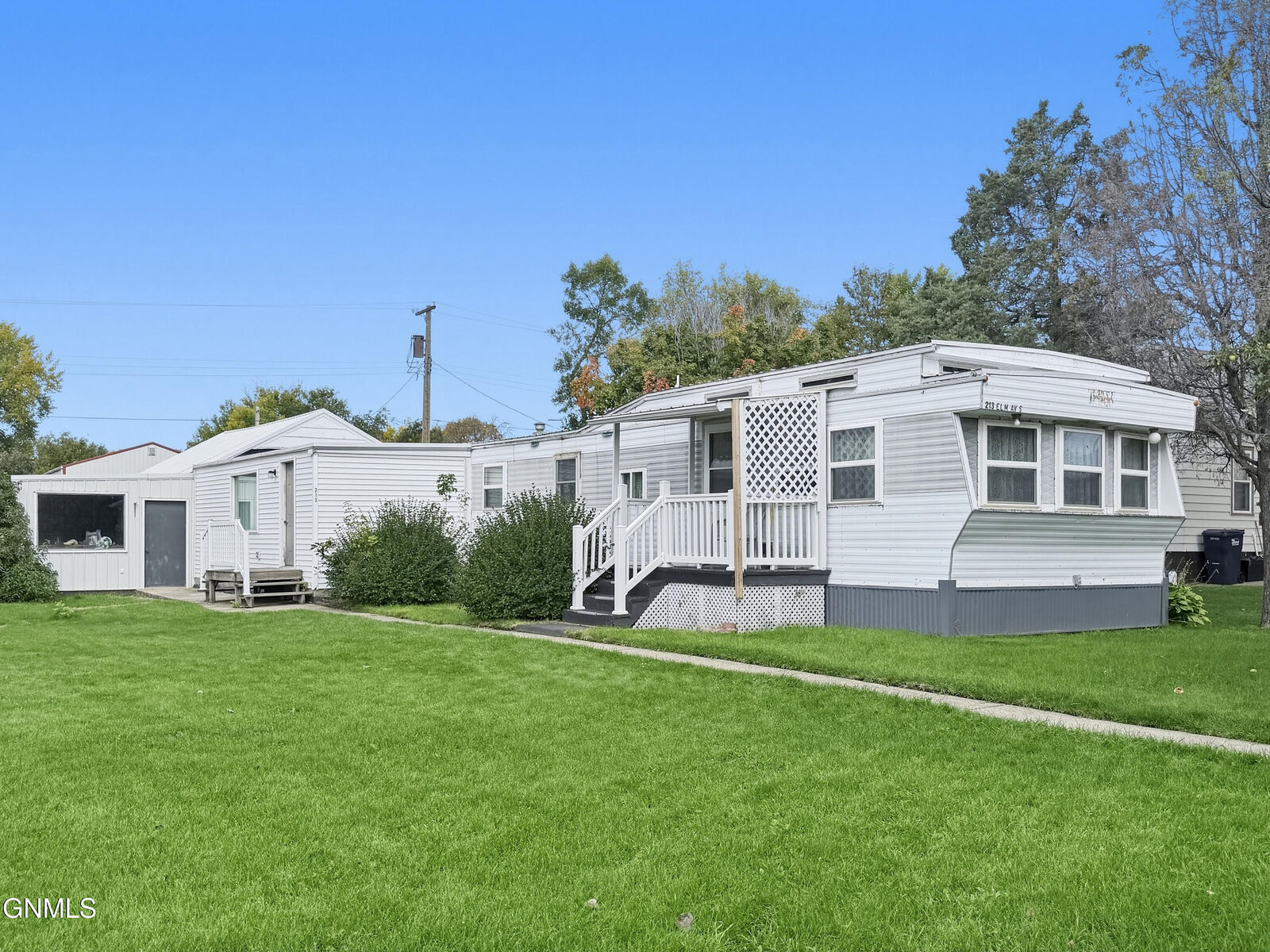 Property Photo:  213 Elm Avenue S  ND 58438 