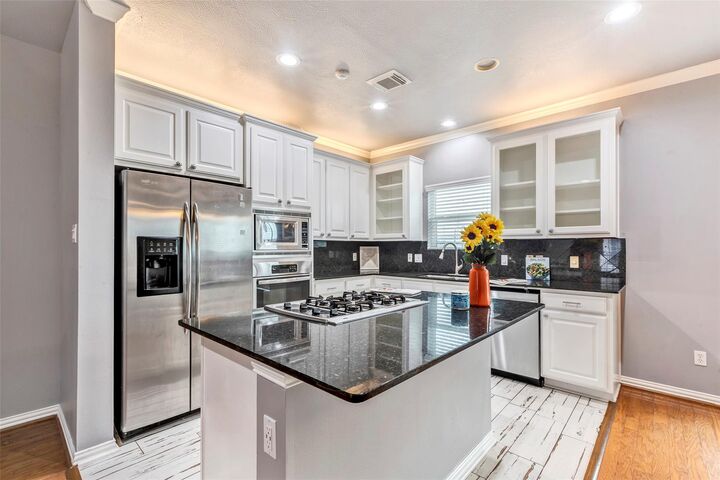 Property Photo:  6115 S Arrowana Lane  TX 77036 
