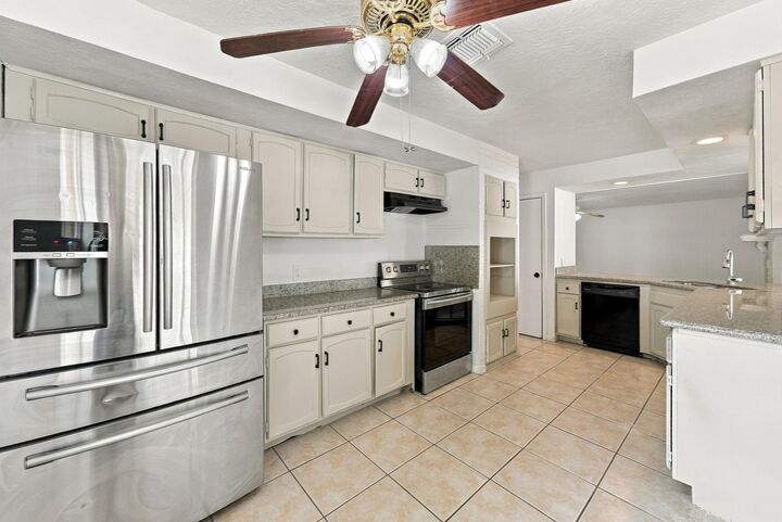Property Photo: 6910 Indian Falls Drive TX 77489