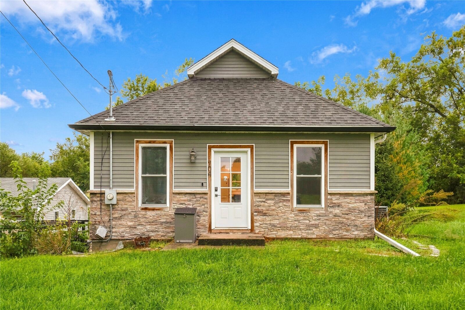 Property Photo: 704 Madison Street IA 50069