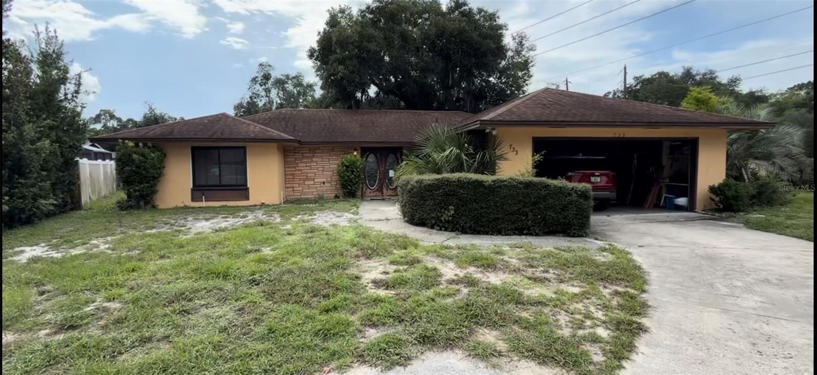 Property Photo:  733 Lakeview Drive  FL 32708 