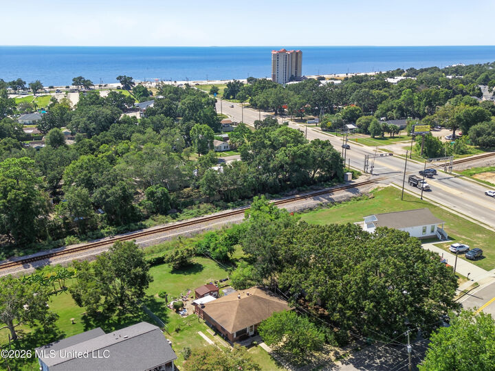 Property Photo: 2006 Collins Boulevard MS 39507