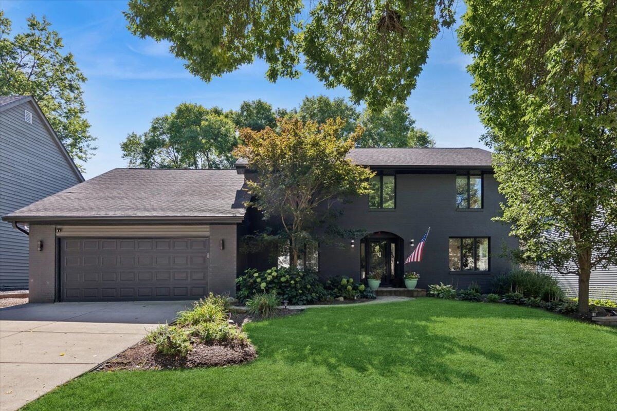 Property Photo:  1112 Colgate Court  IL 60565 