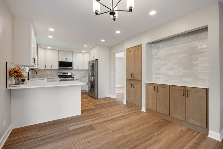Property Photo:  225 Farmhill Drive  IL 60102 