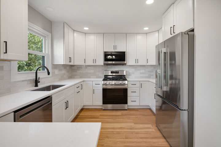 Property Photo: 225 Farmhill Drive IL 60102