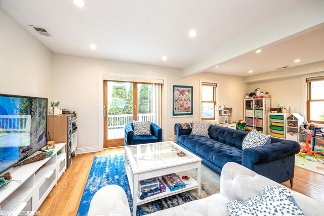 Property Photo: 641 8th Avenue IL 60525