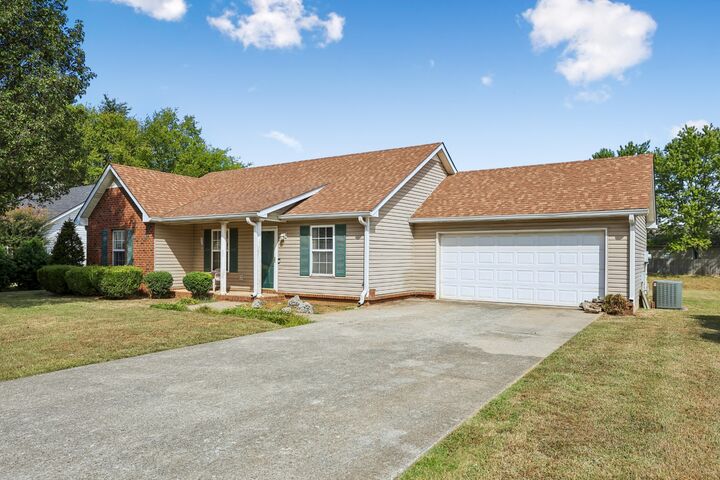Property Photo: 2914 Holsted Dr TN 37128