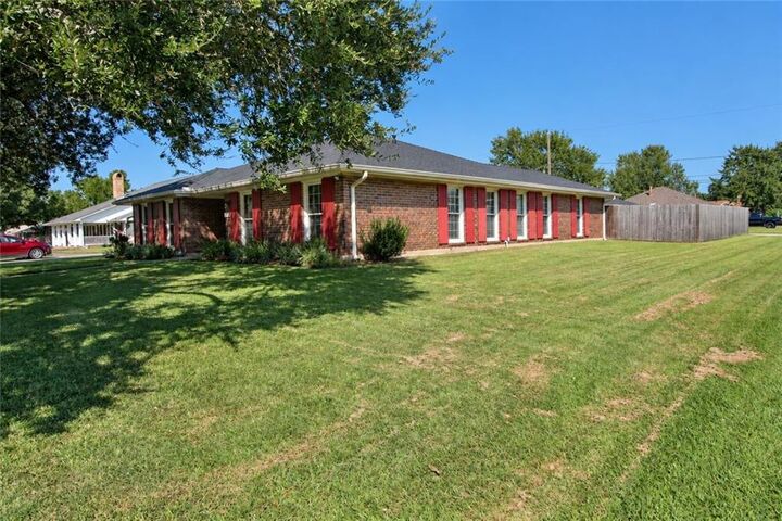 Property Photo:  111 Surrey Drive  LA 70068 