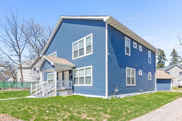 Property Photo:  1918 Hillside Avenue N  MN 55411 
