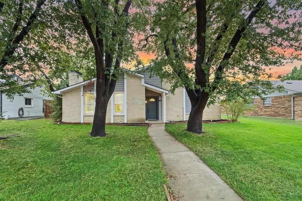 Property Photo:  1882 Hillcrest Drive  TX 75077 