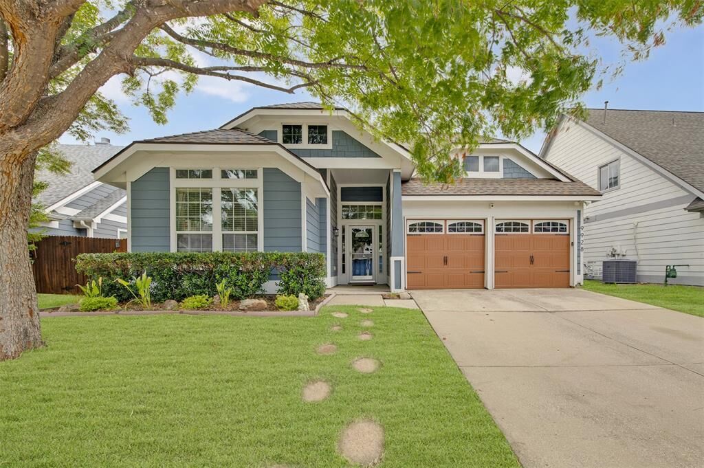 Property Photo: 9928 Tanglebrush Drive TX 75072