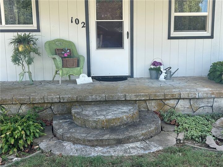 Property Photo:  102 Broadway Street  MO 65647 