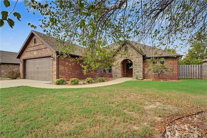 Property Photo: 4405 W Canopy Meadows Drive AR 72758