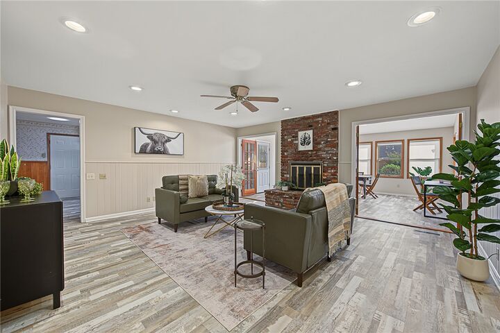 Property Photo:  915 S 20th Street  AR 72758 