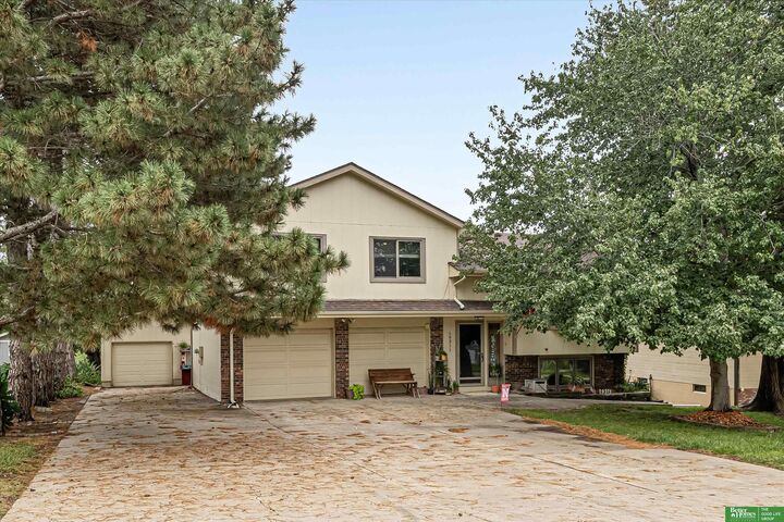 Property Photo: 19311 Spyglass Court NE 68048
