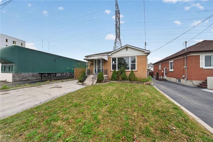 Property Photo:  11 Selkirk Avenue  ON L8H 5L6 