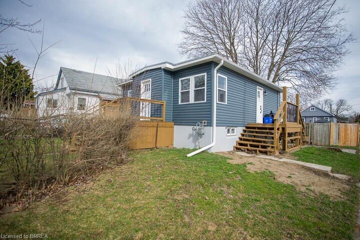 Property Photo:  20 Park Avenue E  ON N3S 2Z2 