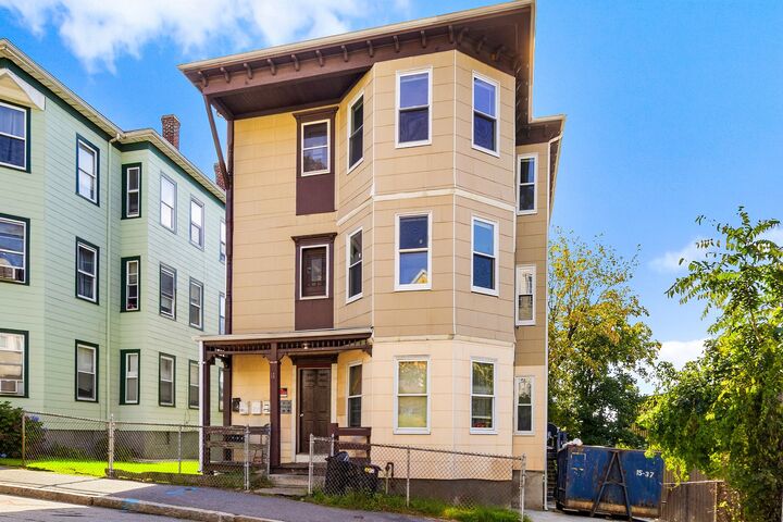 Property Photo:  11 Glenwood St  MA 01610 