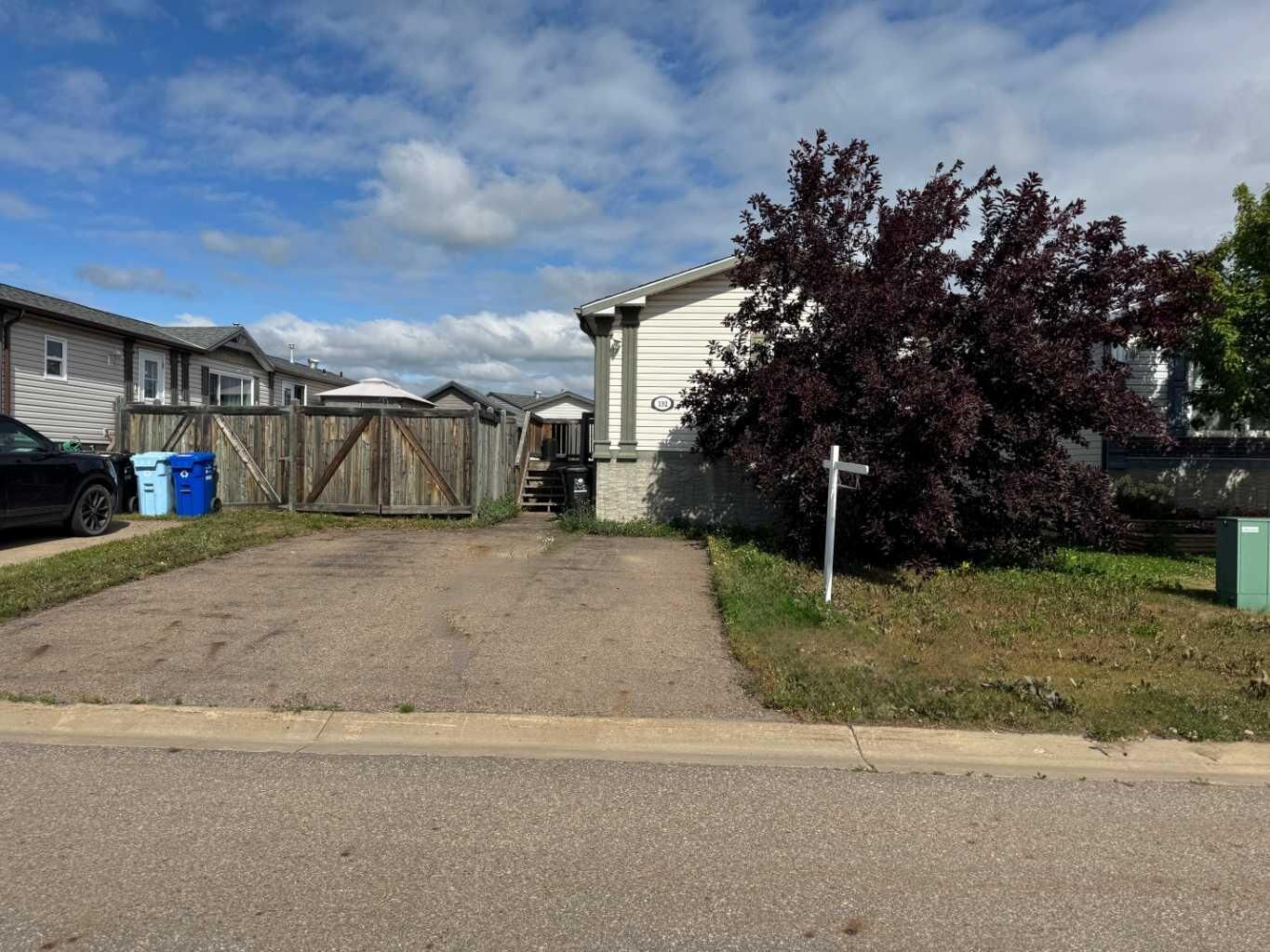 Property Photo:  192 Elm Street  AB T9K 0K1 