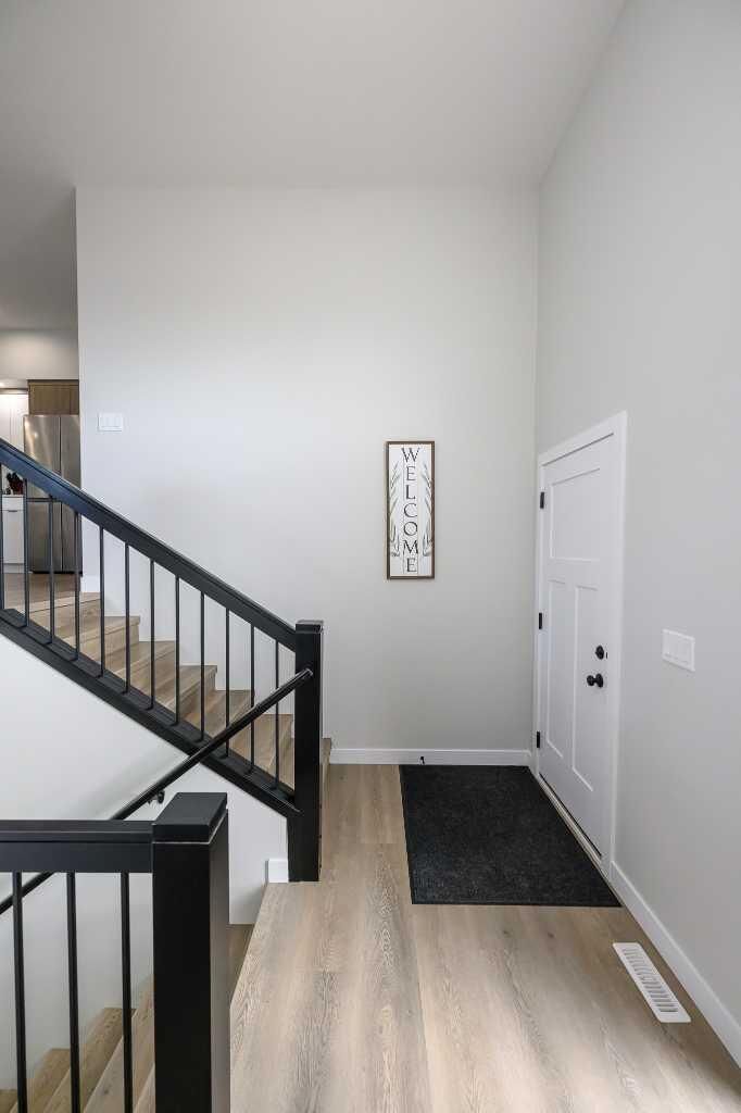 Property Photo:  10478 131 Avenue B  AB T8V 4W5 