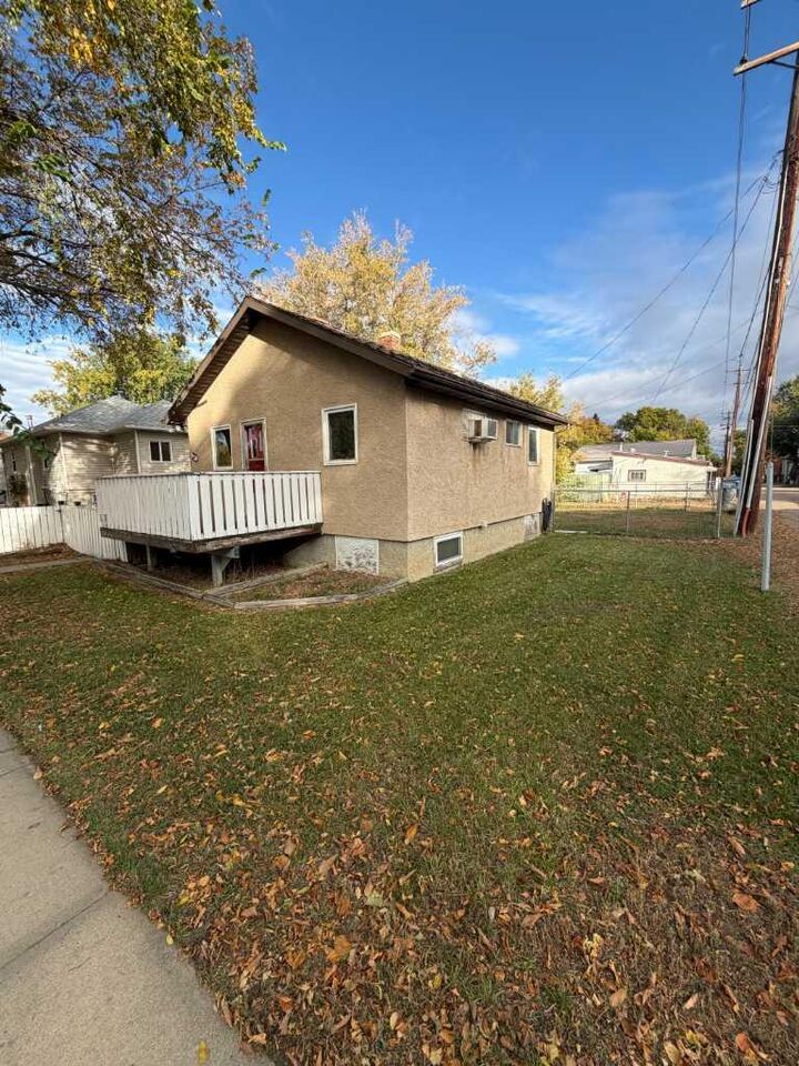 Property Photo:  920 Yuill Street SE  AB T1A 0Y8 