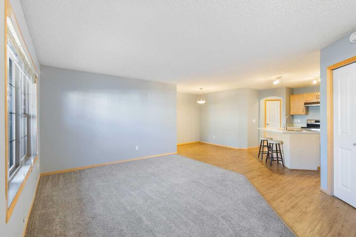 Property Photo:  23 Everridge Square SW 104  AB T2Y 5J7 