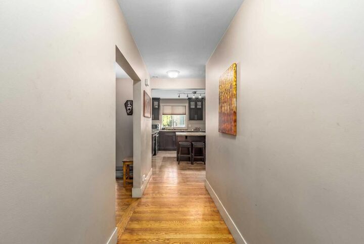 Property Photo:  3042 28 Street SW  AB T3E 2J5 