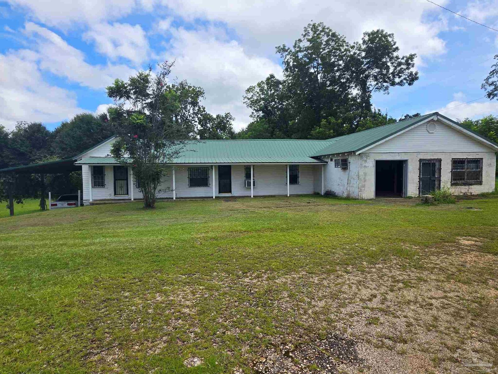 Property Photo: 6200 Arthur Brown Rd FL 32568