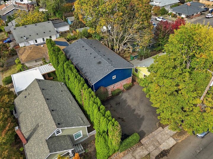 Property Photo:  2121 SE 50th Ave  OR 97215 