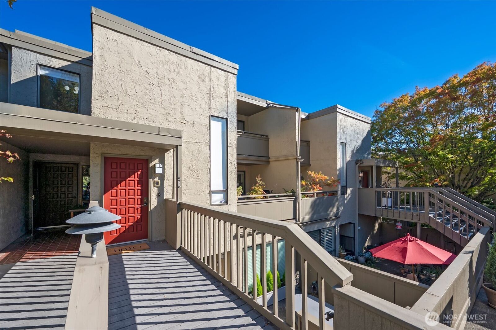 Property Photo: 6710 Parkpoint Way NE E-402 WA 98115