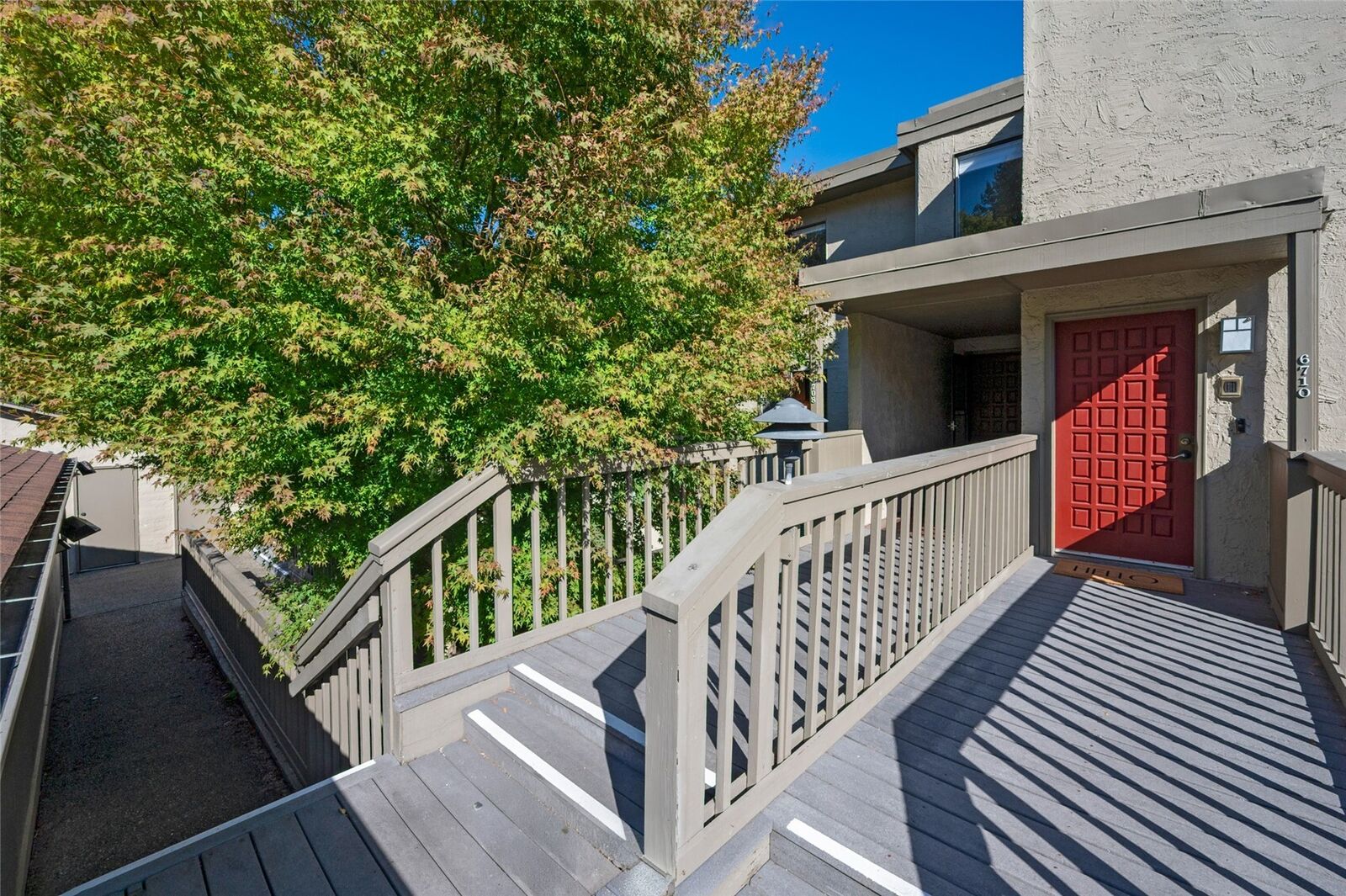 Property Photo:  6710  Parkpoint Way NE E-402  WA 98115 