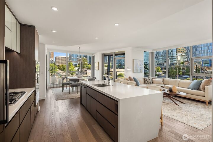 Property Photo:  188  Bellevue Way NE 311  WA 98004 