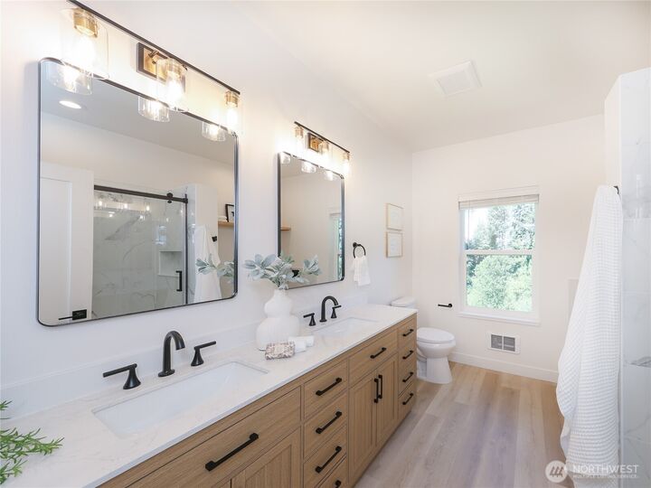 Property Photo:  3333  Nassau St  WA 98201 
