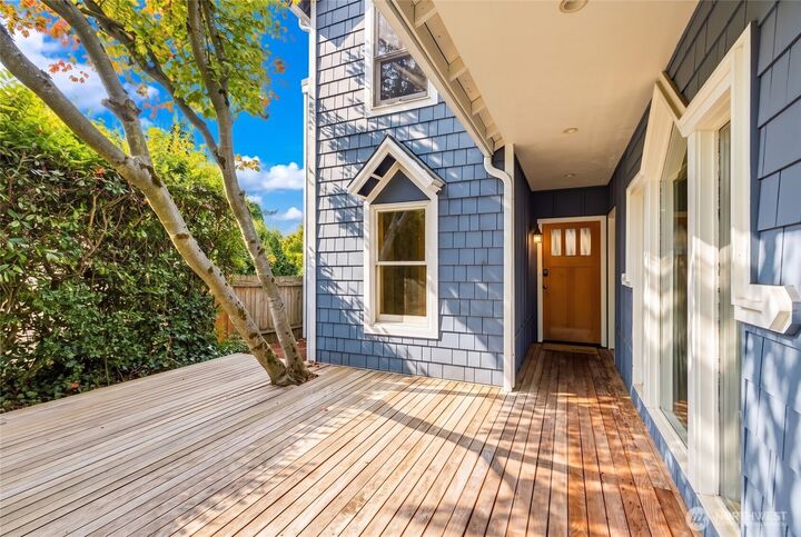 Property Photo:  809  7th Street S  WA 98033 