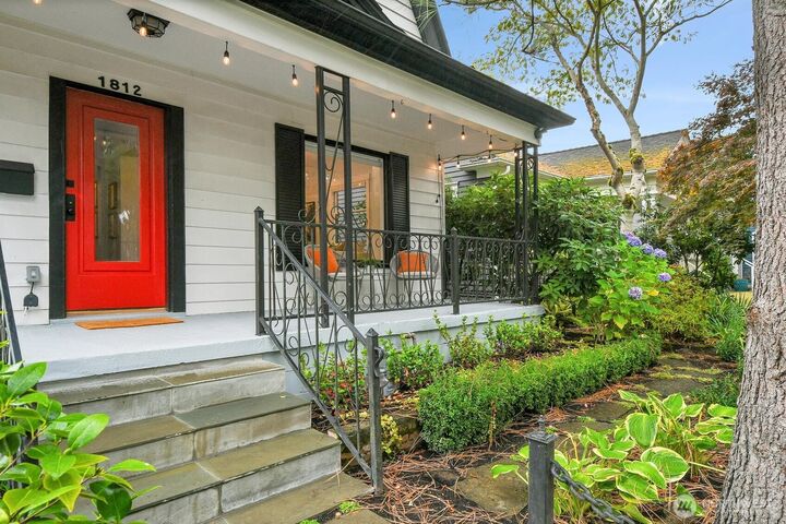 Property Photo:  1812  6th Avenue W  WA 98119 