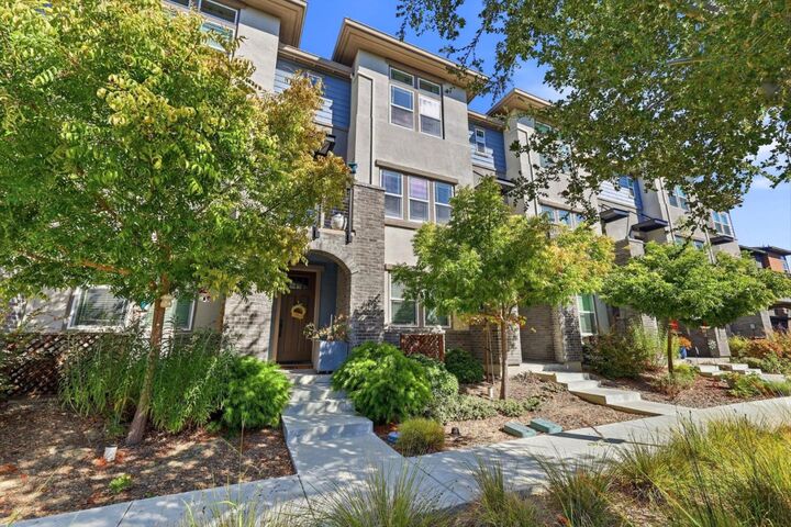 Property Photo:  561 San Pasqual Terrace 4  CA 94085 