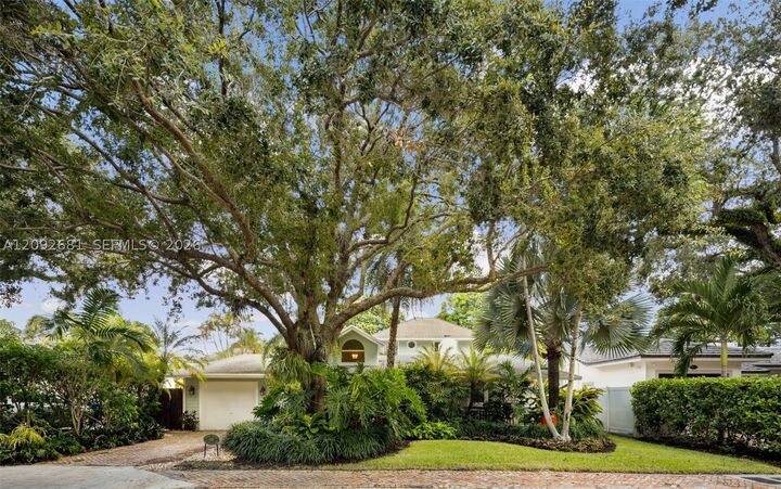 Property Photo:  108 SE 17th Ave  FL 33301 
