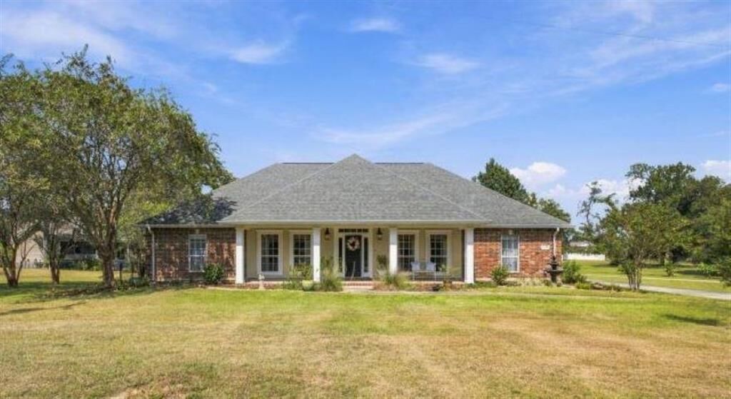 Property Photo: 2716 Magnolia Lane LA 70605