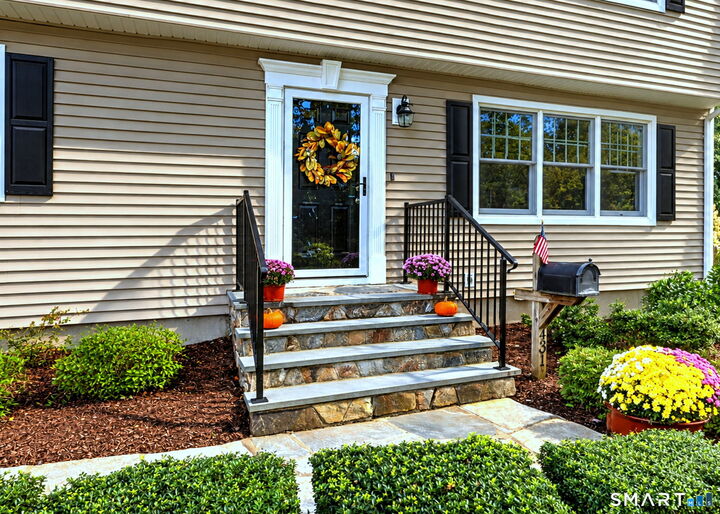 Property Photo:  431 North Street  CT 06461 