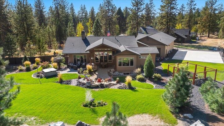 Property Photo: 13606 N Riverbluff Ln WA 99208