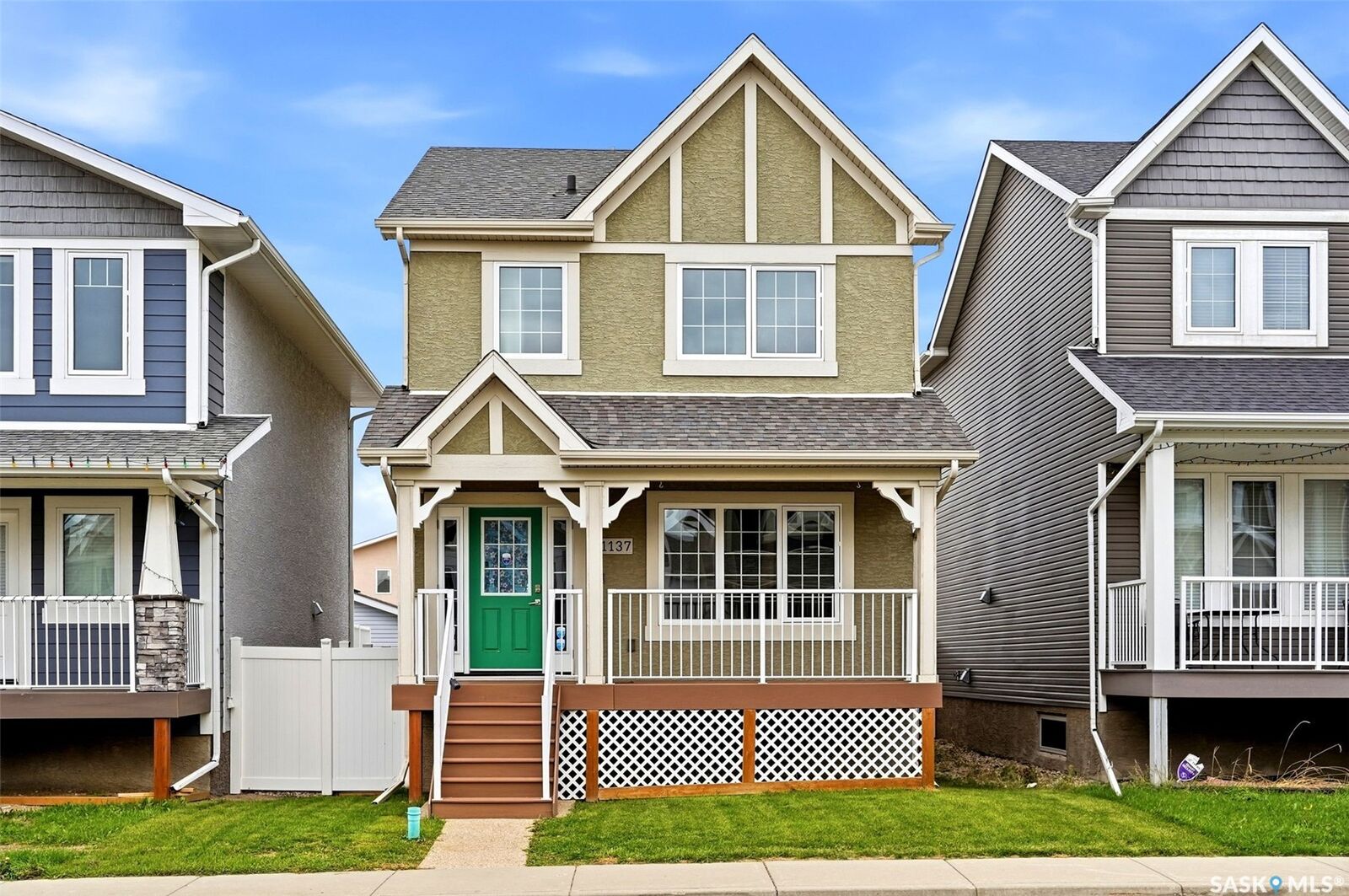 Property Photo:  1137 Jurasin Street N  SK S4X 0K1 