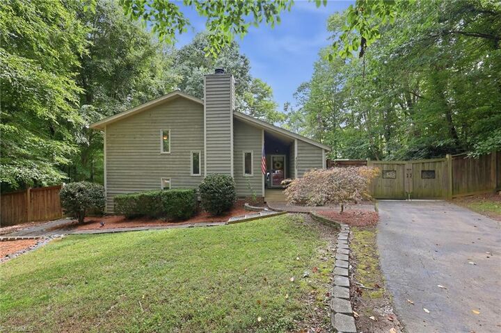 Property Photo: 4009 Loch Lorien Road NC 27284