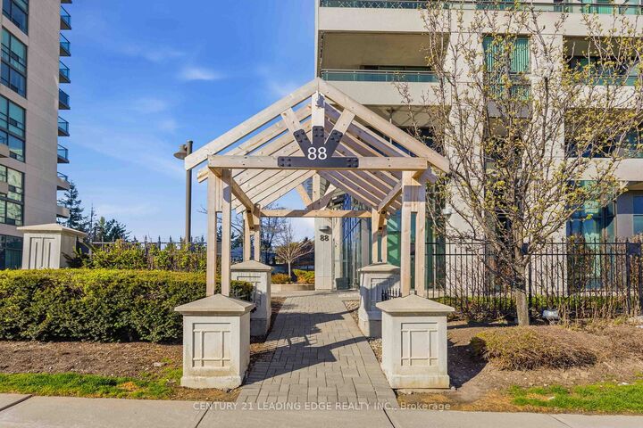 Property Photo: 88 Grangeway Avenue 1109 ON M1H 0A2