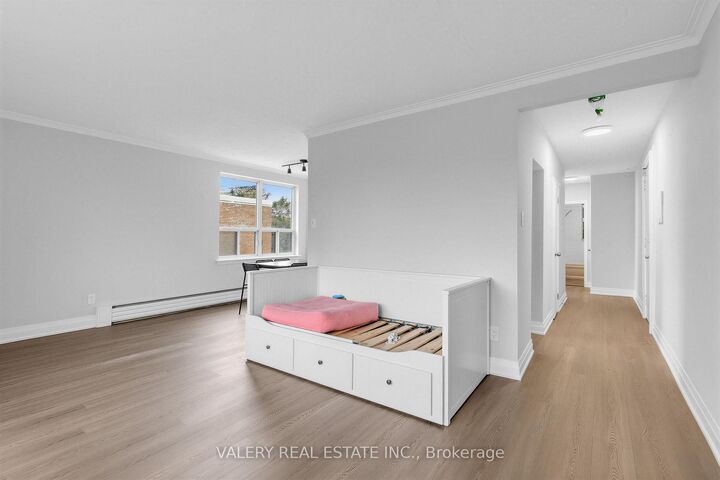 Property Photo:  12 Westgate Boulevard 5  ON M3H 1N6 