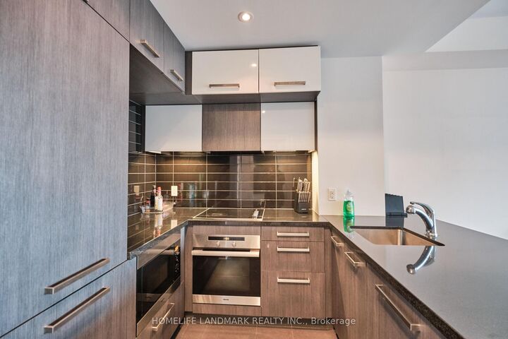 Property Photo:  8 The Esplanade N/A 2910  ON M5E 0A6 